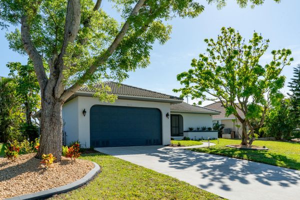 Beautiful 3 bedroom, 2 bathroom waterfront home in Punta Gorda