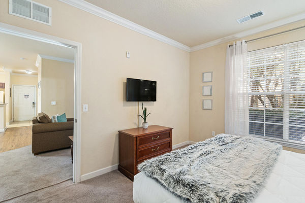 Queen Bedroom 2 32" TV