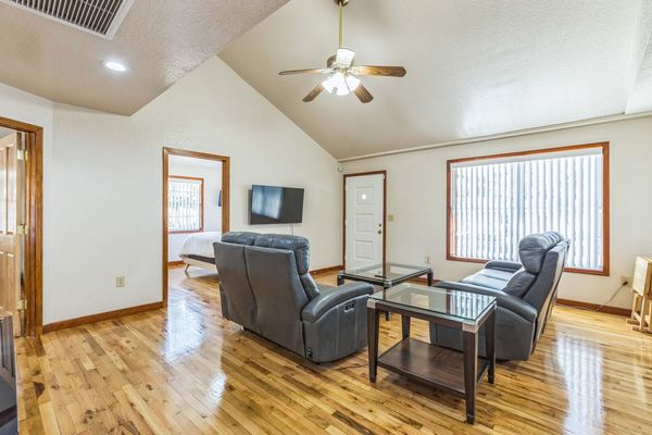 Living Rom with large window