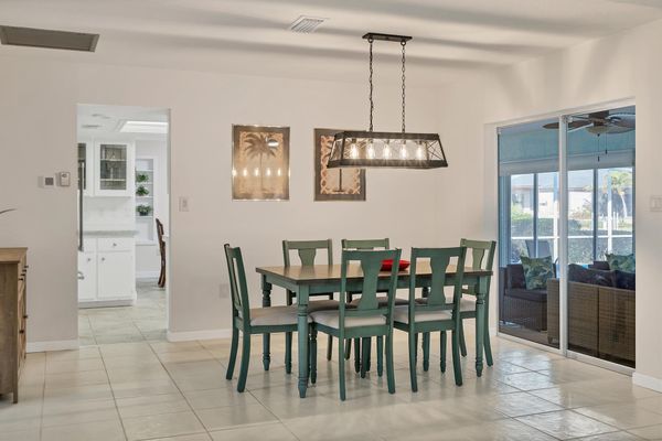 Dining table seats 6