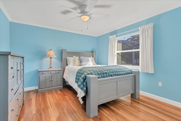 Guest bedroom with with queen bed