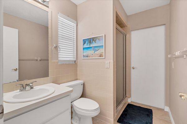 Guest bathroom 1 with walk-in shower