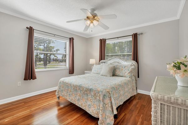 Guest bedroom 2 with queen bed