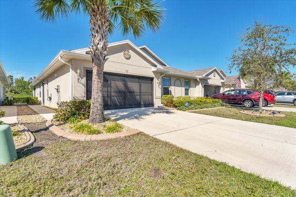 Beautiful 2 bedroom, 2 bathroom villa in the gated community of Waterford Estates in Punta Gorda