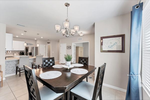 Dining table seats 4 with additional seating for 2 at the kitchen bar