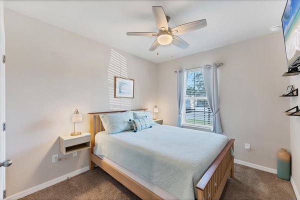 Guest bedroom with queen bed