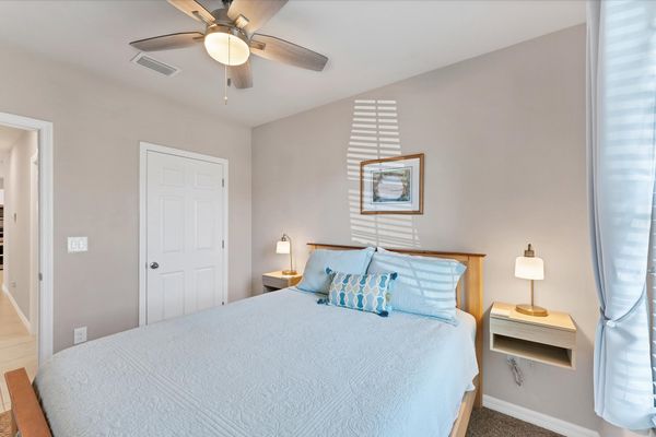 Guest bedroom with queen bed