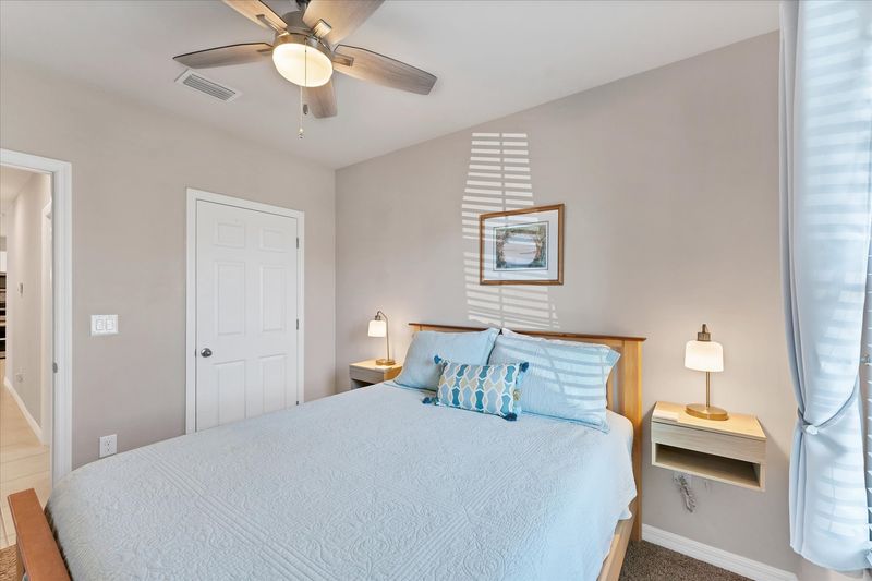 Guest bedroom with queen bed