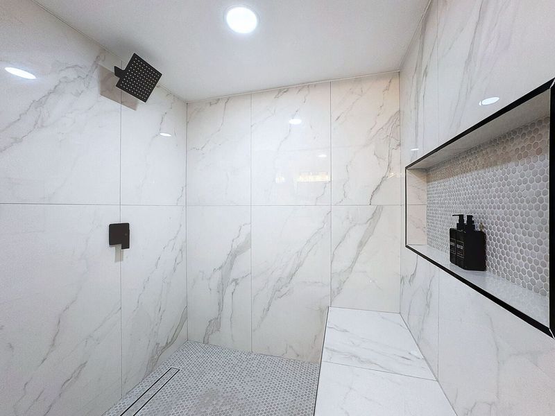 Primary shower with bench