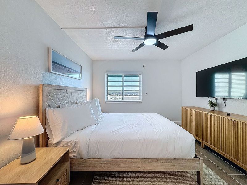 Bedroom 2 with Queen Bed