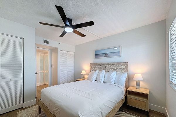 Bedroom 2 with Queen Bed