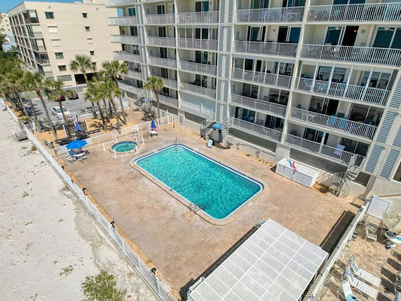 Shared Swimming Pool & Hot Tub