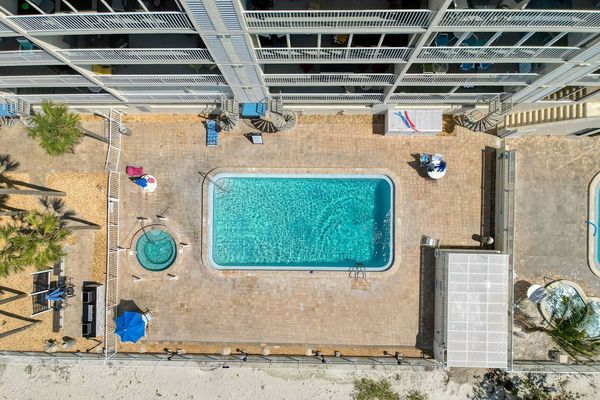 Shared Swimming Pool & Hot Tub