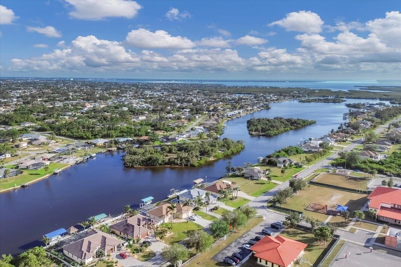 Beautiful Port Charlotte, FL (Boat lift not available)