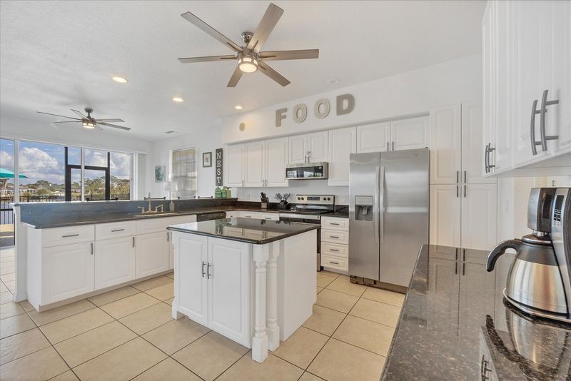 Bright, fully-equipped kitchen