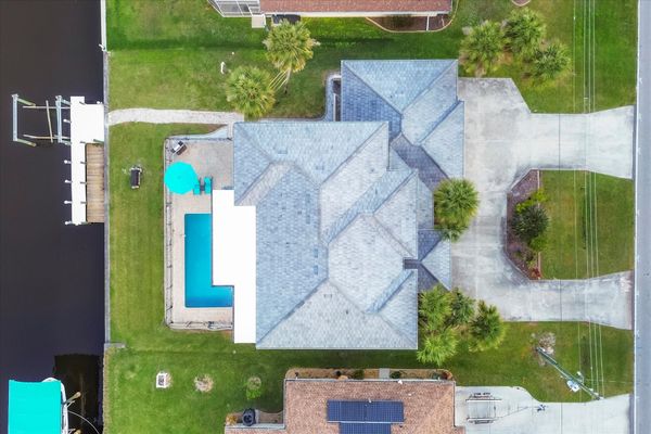 Beautiful 4 bedroom, 3 bathroom waterfront home with private pool in Port Charlotte (Boat lift not available)