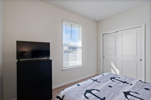 Queen Bedroom 2 32" Roku TV