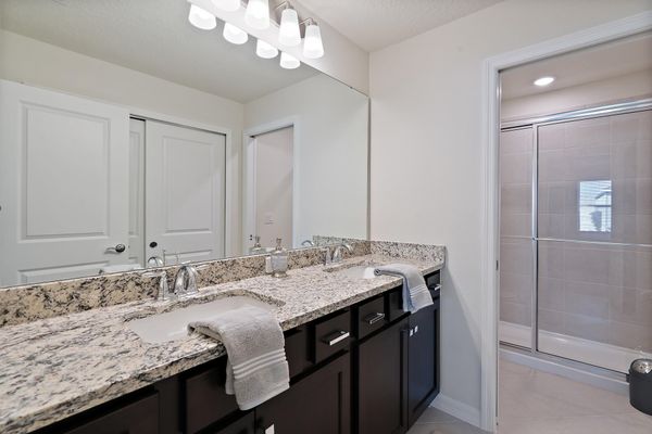 Master King Bathroom 1 Upstairs