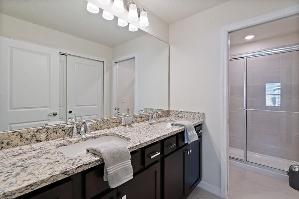Master King Bathroom 1 Upstairs