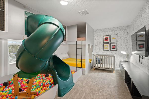 Two Double/Double Bunks Bedroom 9 55" Roku TV