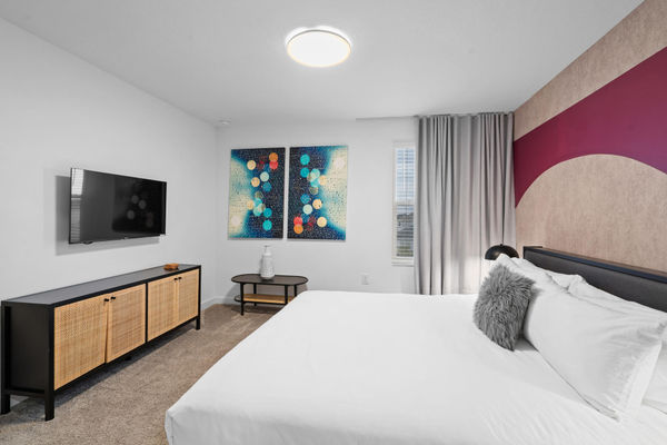 King Bedroom 6 Upstairs Shared Bathroom 43" Smart TV