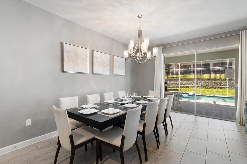 Dining (Angle)