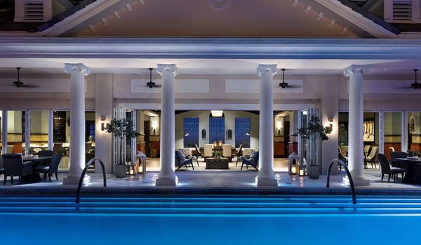 Roof top pool and restaurant
