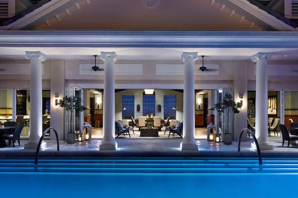 Roof top pool and restaurant