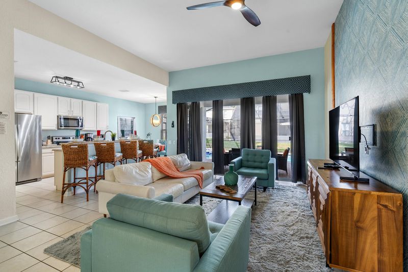 Living Room / Kitchen