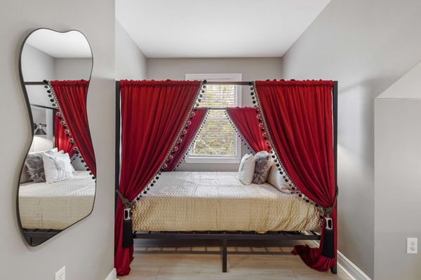 Experience true relaxation in this opulent Queen bed, which promises a serene escape with its plush and cozy design