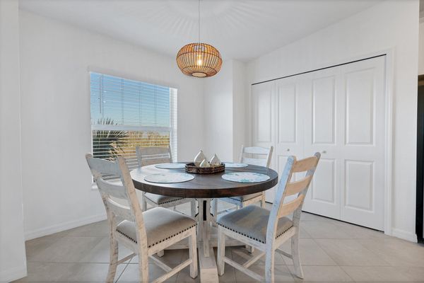 Dining table seats 4