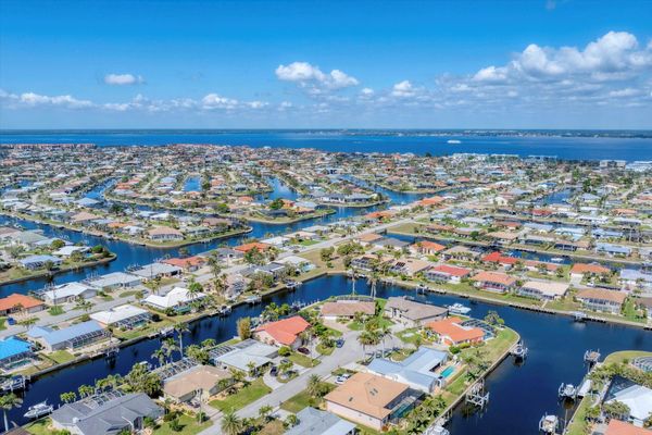 Beautiful Waterfront Home With Private Pool & Spa In Punta Gorda