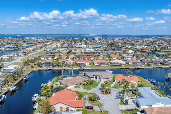 Beautiful Waterfront Home With Private Pool & Spa In Punta Gorda (Boat lift not available)