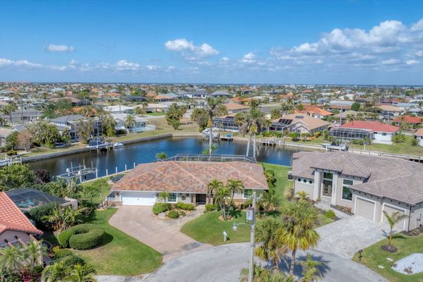 Beautiful Waterfront Home With Private Pool & Spa In Punta Gorda
