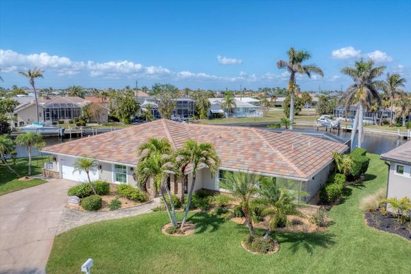 Beautiful Waterfront Home With Private Pool & Spa In Punta Gorda