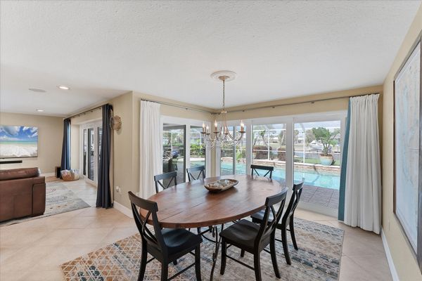 Dining Table Seats 6