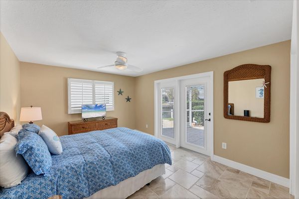 Guest Bedroom 1 With Queen Bed And Lanai Access