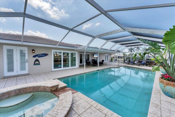Beautiful Pool & Spa Over Looking The Canal