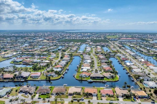 Beautiful Waterfront Home With Private Pool & Spa In Punta Gorda