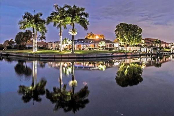 Gorgeous Nighttime View (Boat lift not available)