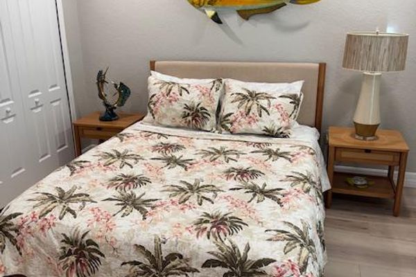 Guest bedroom 4 with queen bed and atached bathroom