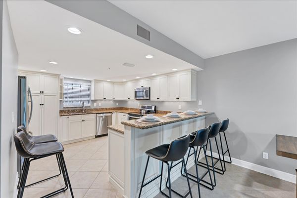 Fully Equipment Kitchen. Kitchen island seats 4