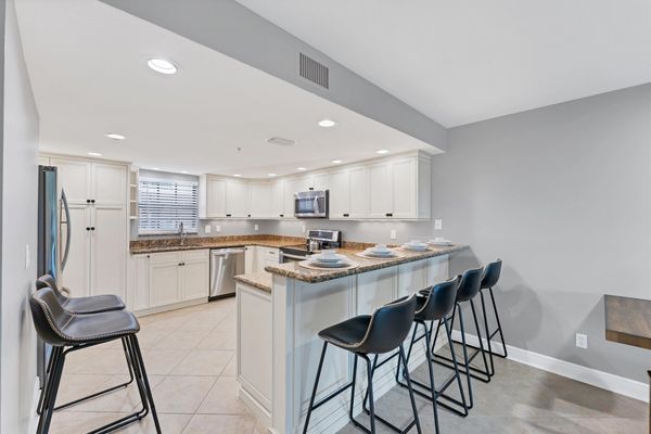 Fully Equipment Kitchen. Kitchen island seats 4