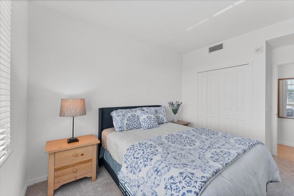 Guest bedroom with queen bed