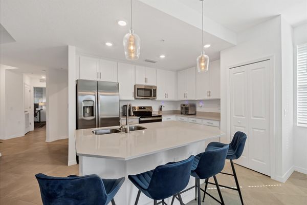 Bright, open, fully-equipped kitchen