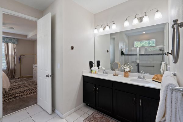 Master King Bathroom 1 Downstairs
Shower