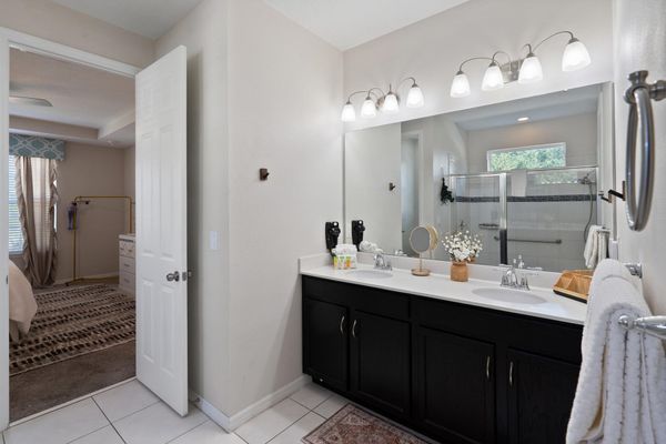 Master King Bathroom 1 Downstairs
Shower