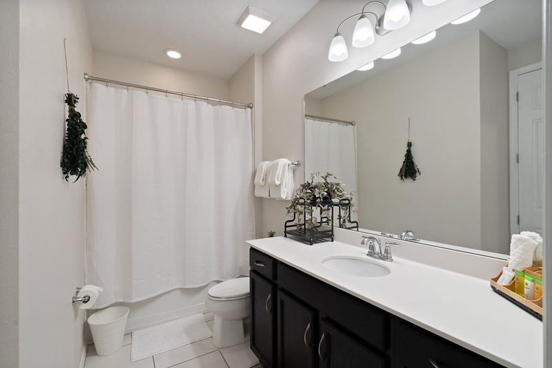 Hall Bathroom 4 Upstairs Tub/Shower Combo