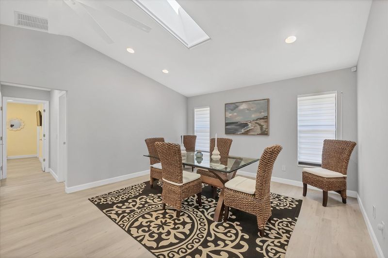 Dining Table Seats 6