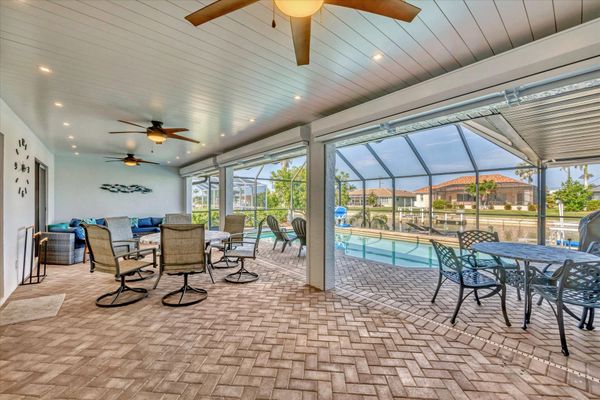 Incredible outdoor Screened-in Lanai